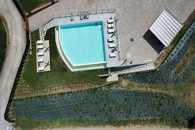 Spazioso appartamento, Poppi con piscina in...
