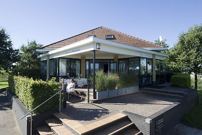 Moderne Villa mit einer schönen Terrasse am...