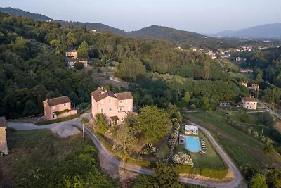 Villa di lusso con 10 camere da letto a Lucca