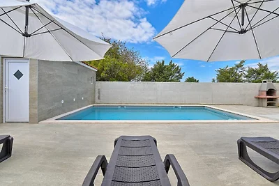 Moderne Villa mit privatem Hydromassagepool