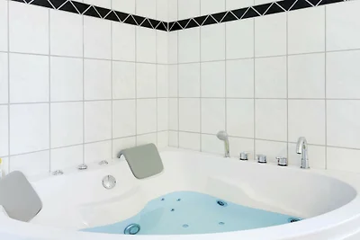 Modernes Refugium mit Sauna -- By Traum...