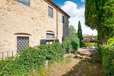 Agriturismo con piscina a Poggibonsi