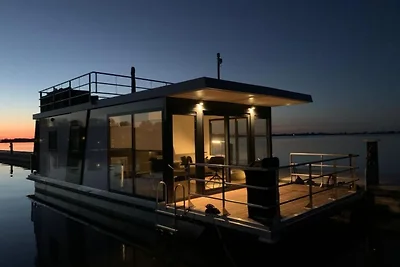 Hausboot in Offingawier mit Terrasse