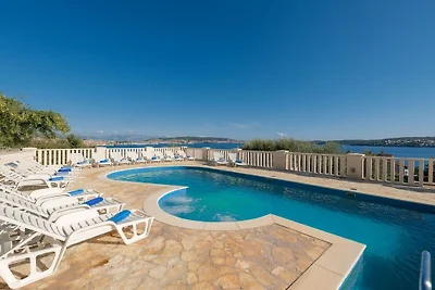 Villa in Seget Donji mit Schwimmbecken