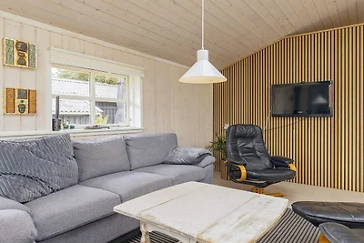 Cozy Coastal Retreat in Gronhoj-By Traum