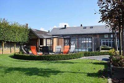 Luxuriöses Ferienhaus mit Sauna und Whirlpool
