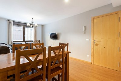 Gemütliche Ferienwohnung in Gudar mit Heizung
