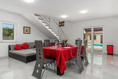 Villa in Vrbnik mit Schwimmbecken