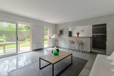 Luxus-Oase mit Pool, Tennis und großem Garten