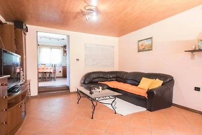Villa a Raša con piscina
