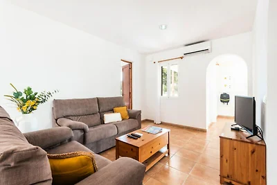 Villa in Cala Blanca mit privatem Pool