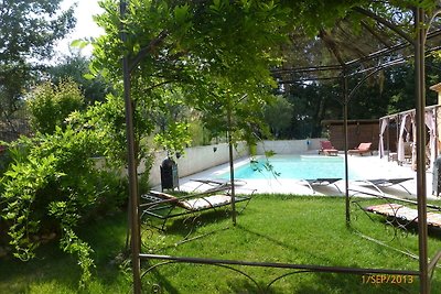 Gemütliche Villa in Trets mit Swimmingpool