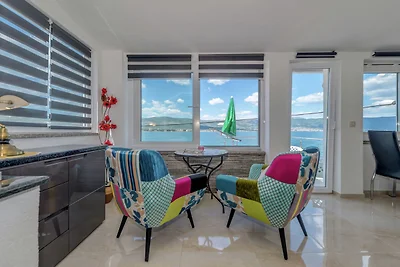 Apartment in Arbanija mit Terrasse