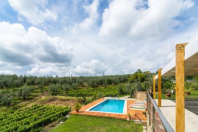 Casa vacanze panoramica a Vinci con piscina