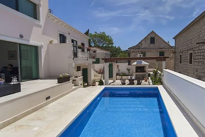Beeindruckende Villa mit Pool in Povlja