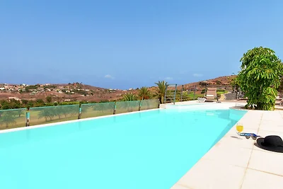 Villa vivace con piscina