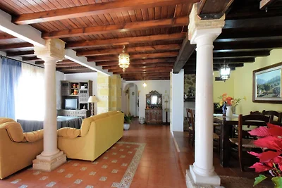 Modernes Ferienhaus mit Pool