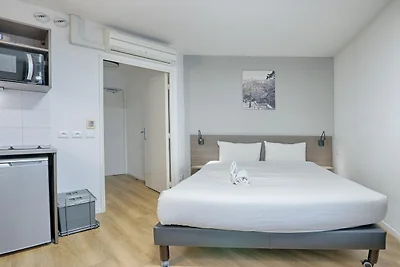 Aufenthalt für Paare am Flussufer in der Nähe...