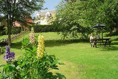 Aantrekkelijke cottage op tuinterrein