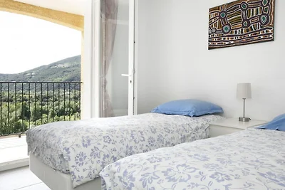 Moderne Villa mit eigenem Pool in Roquebrun