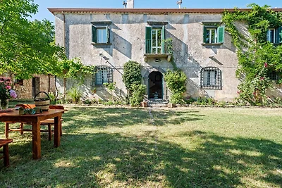 Incantevole casa con giardino privato a...