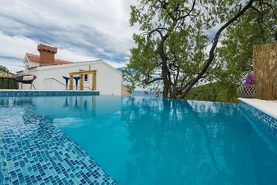 Villa Dundo Pero - Four Bedroom Villa with Sw...