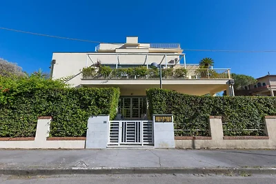 Appartement in Viareggio bij Strand