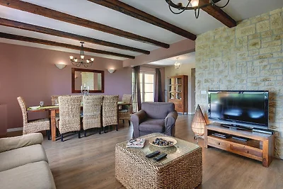 Villa in Rakalj nahe Strände mit Pool