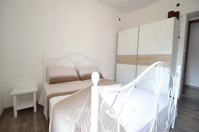 Attraente casa vacanze a Zara con piscina...