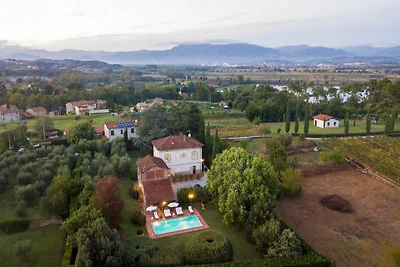 Tuscan Countryside Villa with Pool
