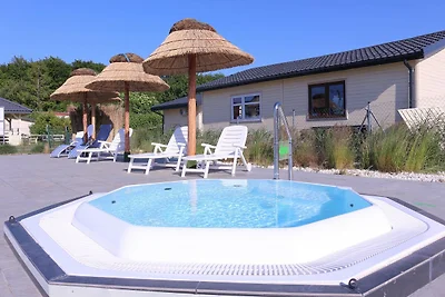 Komfortable Ferienhäuser mit Pool und...