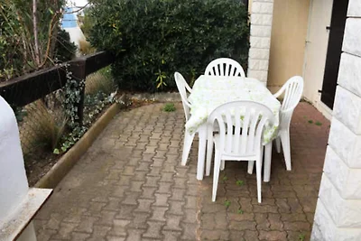 Villa in Port Venus mit Zugang zum Pool