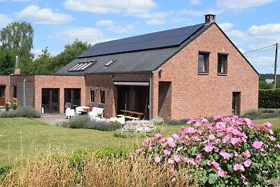 Geräumige Villa mit Schwimmbad in Gesves