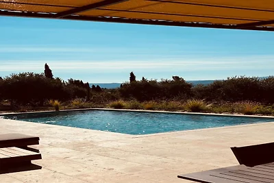 Villa panoramica con piscina