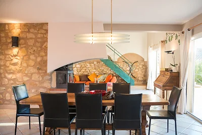 Geräumige Villa mit privatem Pool und Sauna