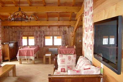 Chalet mit Skifahren und Reiten in der Nähe
