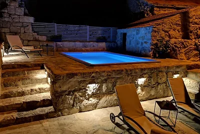 Casa in pietra a Brotnice con vasca...