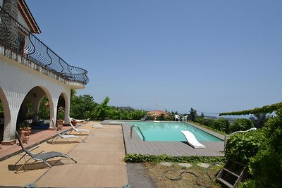 Luxury villa with private pool between Etna a...