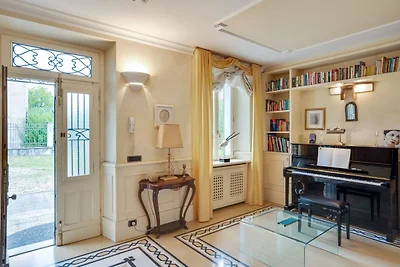 Einladende Villa in Lanzo d "Intelvi mit Bibl...