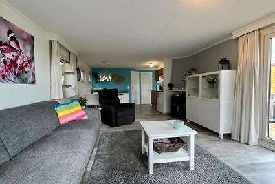 Modernes Chalet im Campanula Park mit Garten