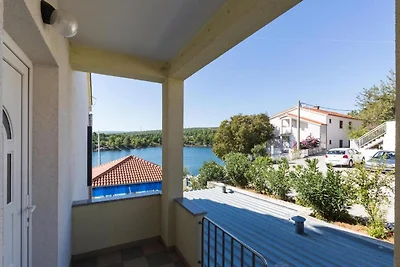 Appartamento con vista mare a Obrovac e...