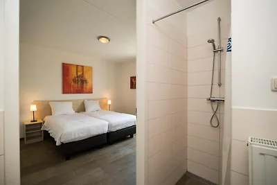 Schwanzwedelnde Flucht zum See