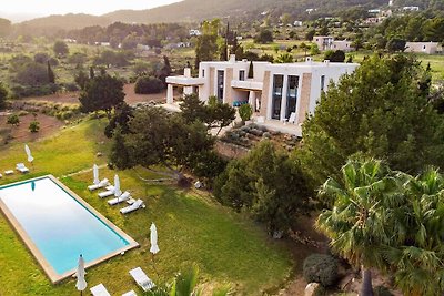 Charmante Villa mit eigenem Swimmingpool in E...