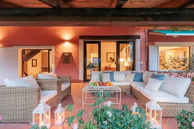 Geräumige Villa mit 6 Schlafzimmern und Pool
