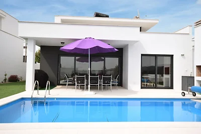 Modernes Ferienhaus mit privatem Pool