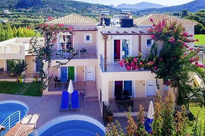 Villa a Nopigia con giardino