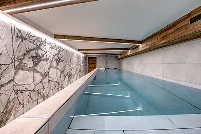 Chalet + 10m pool, daily housekeeping &...