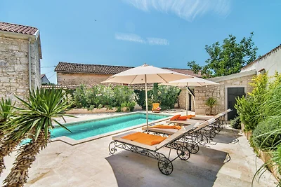Villa rustica a Orsera con piscina privata