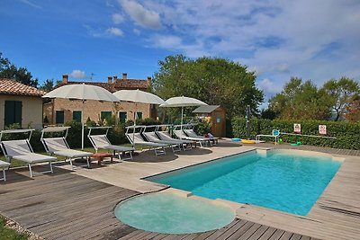 Luxuriöses Cottage mit Pool in Montelabbate