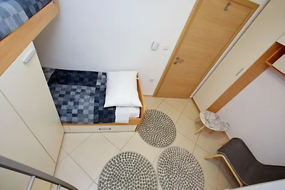 Sonnengeküsste Wohnung in Bibinje mit Garten